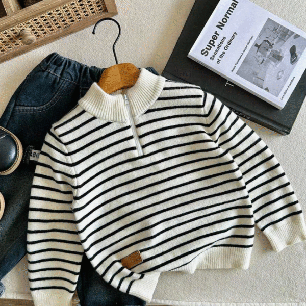 Jeune pull décontracté Noir et Blanc / 7ans